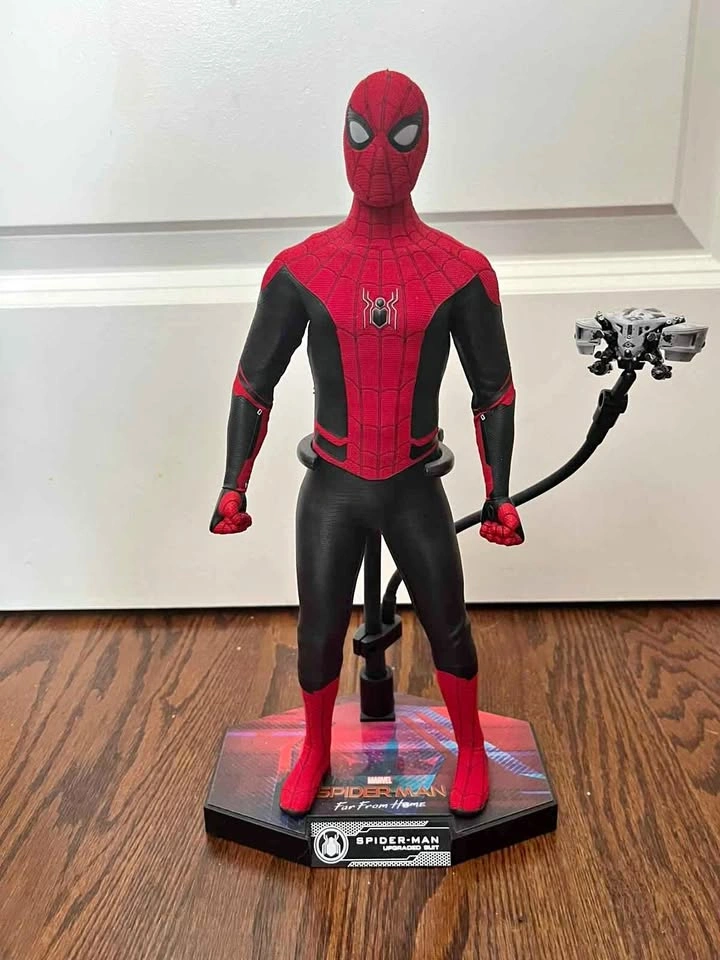 Spiderman far from home 1/6 figure