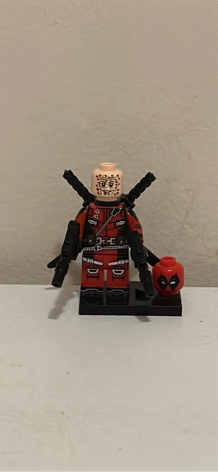 Deadpool Lego mini figure - photo 2