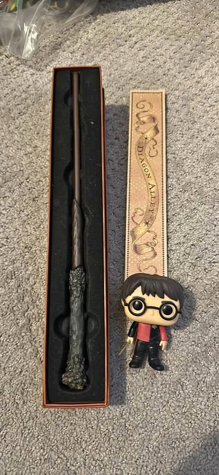 Harry Potter wand + funko pop