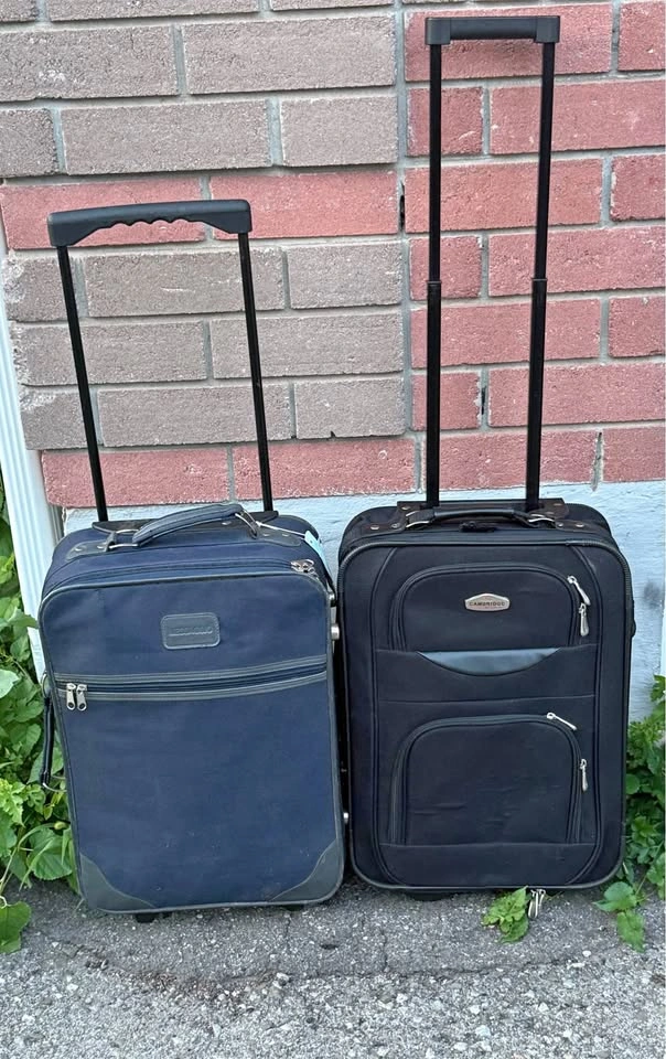 Set of 2 Rolling Carry-On Suitcases – Black & Navy Blue