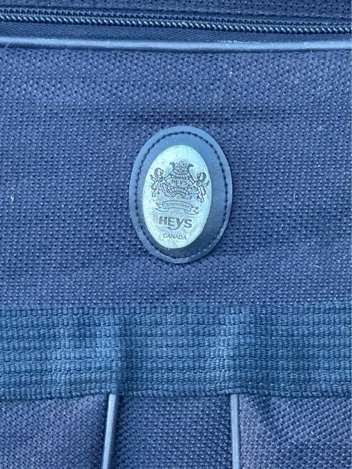 Heys Canada Navy Blue Rolling Suitcase – Large Softside Luggage - photo 2