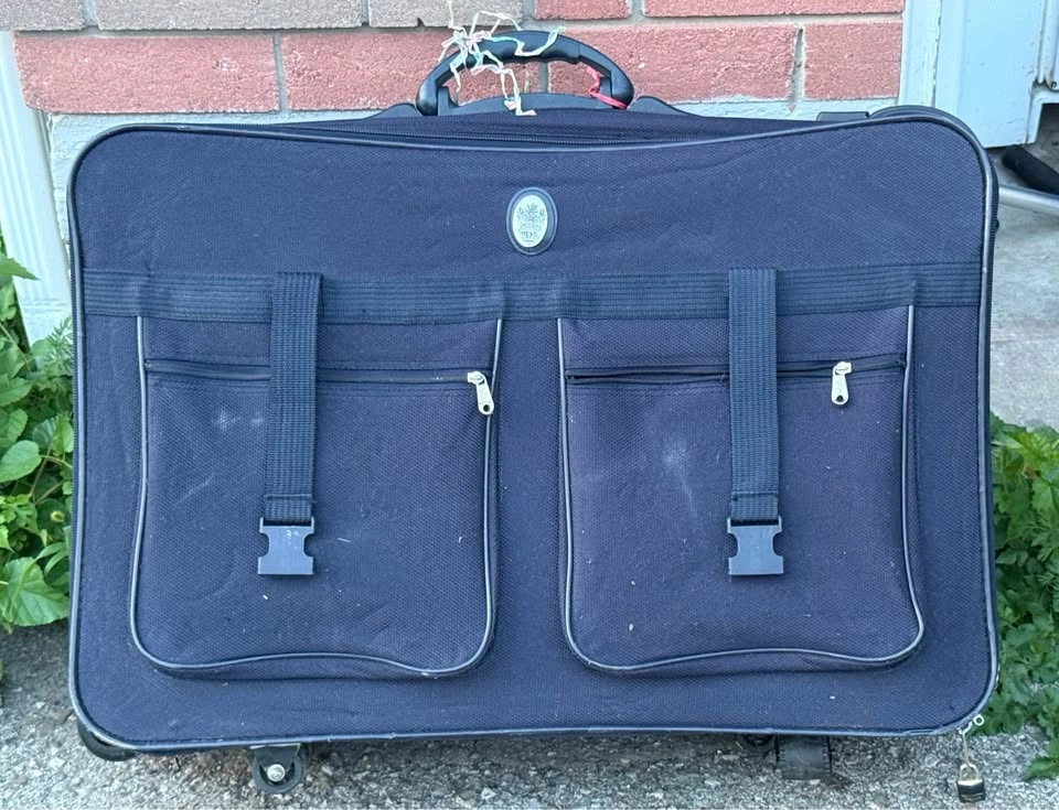 Heys Canada Navy Blue Rolling Suitcase – Large Softside Luggage - photo 3