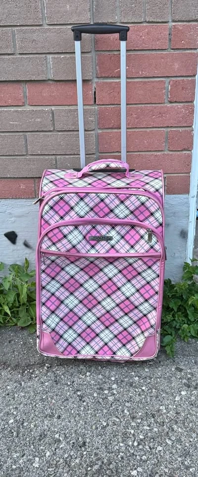 Tracker Pink Plaid Rolling Suitcase – Softside Carry-On