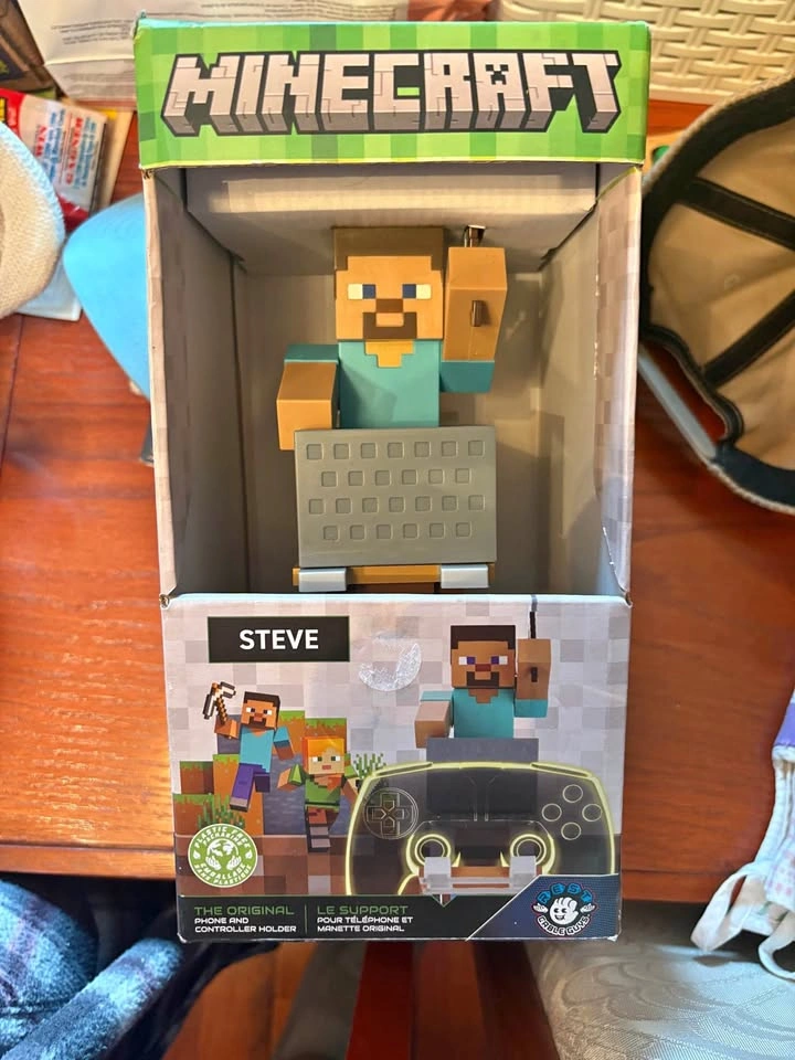 Gaming Minecraft Steve Cable Guy holder