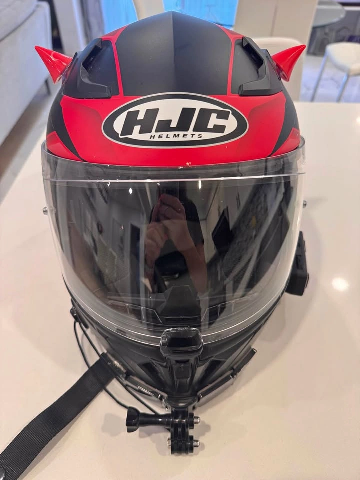 HJC i70 Motorcycle Helmet (Small) + Fodsports FX4 Pro Bluetooth