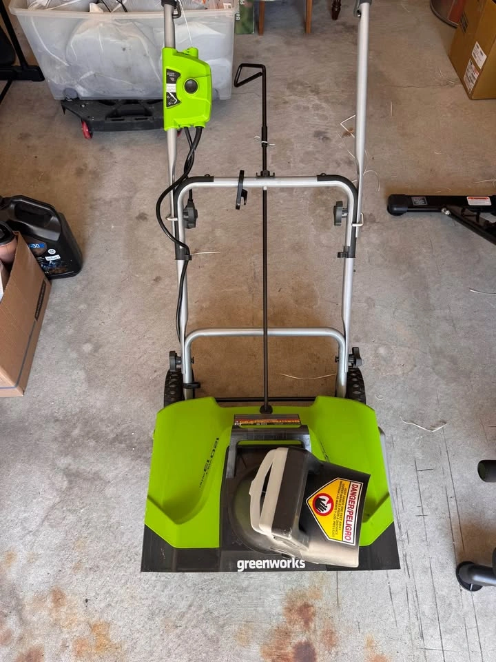 Greenworks 20” Electric Snow Blower – 13 Amp – Excellent Conditi - photo 2