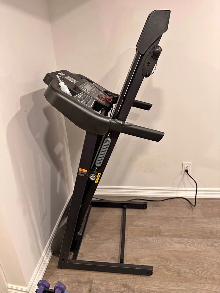 Everlast T500 Folding Treadmill – Like New – 16 km/h