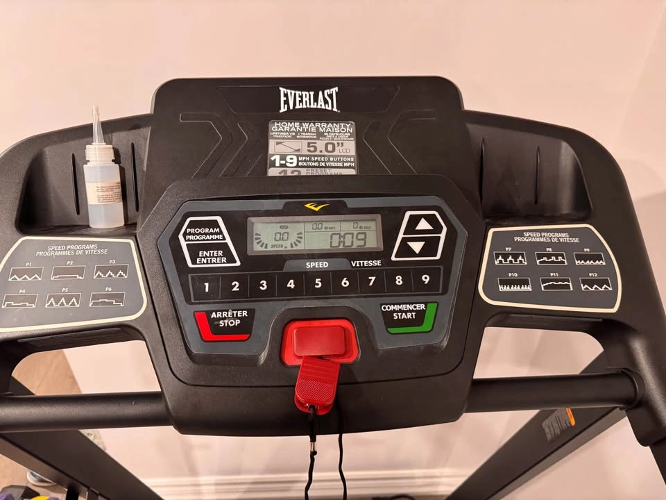 Everlast T500 Folding Treadmill – Like New – 16 km/h - photo 4