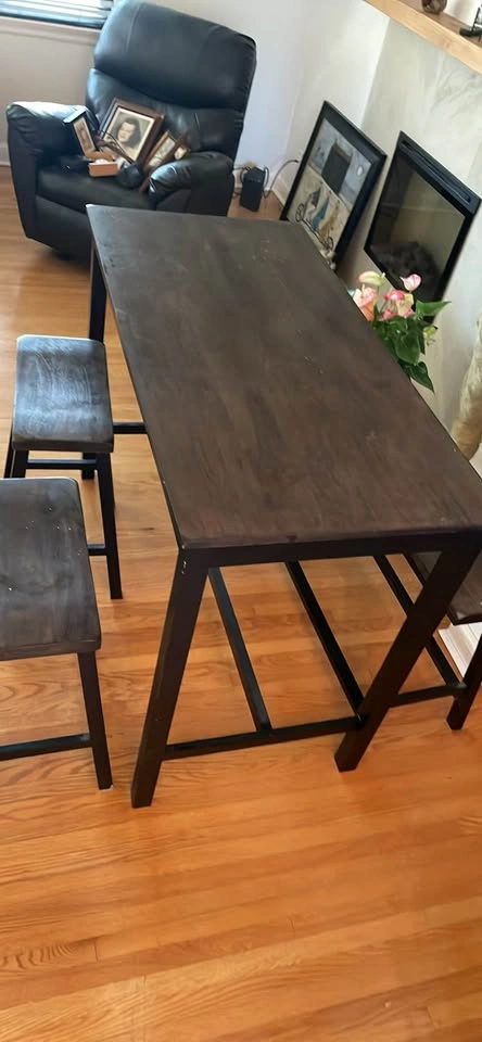 Bar style table with stools - photo 2
