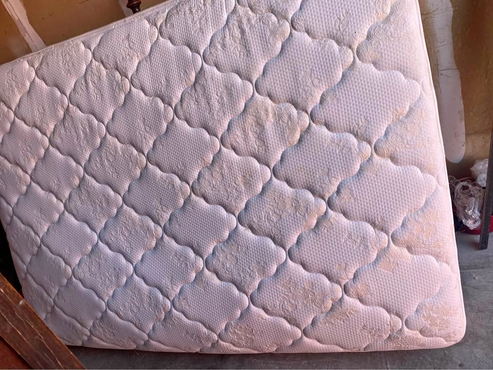 Like new Serta Full Size Mattress