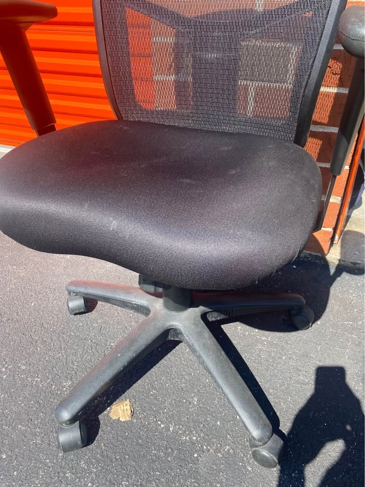 Quality Ergonomic Office Star Chair Retails $350 - photo 2