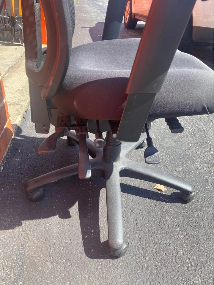 Quality Ergonomic Office Star Chair Retails $350 - photo 3
