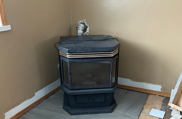 Osburn Pellet Stove - photo 3