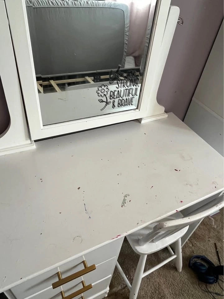 Kids vanity and chair - photo 2