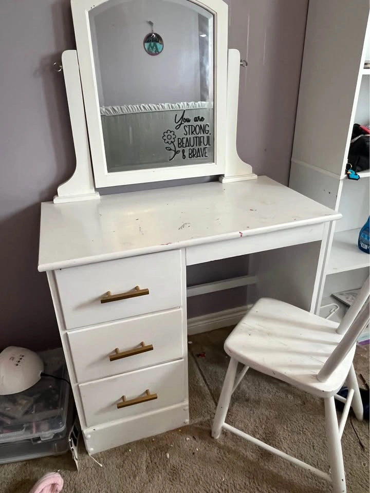 Kids vanity and chair - photo 3
