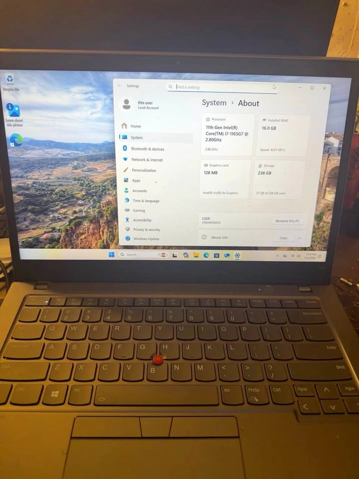 Lenovo ThinkPad T14s Gen 2 – i7 / 16GB RAM / 256GB NVMe