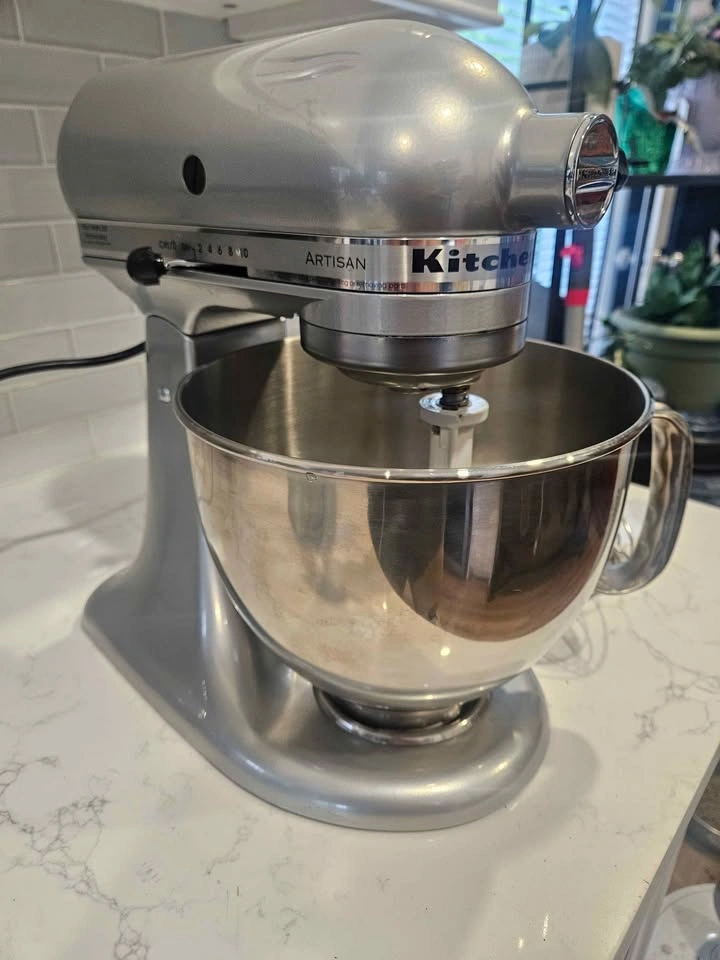 KitchenAid Artisan 5-Qt Stand Mixer - Metallic Chrome - Complete - photo 2