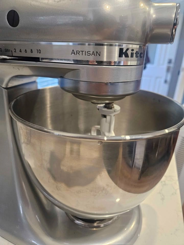KitchenAid Artisan 5-Qt Stand Mixer - Metallic Chrome - Complete - photo 3