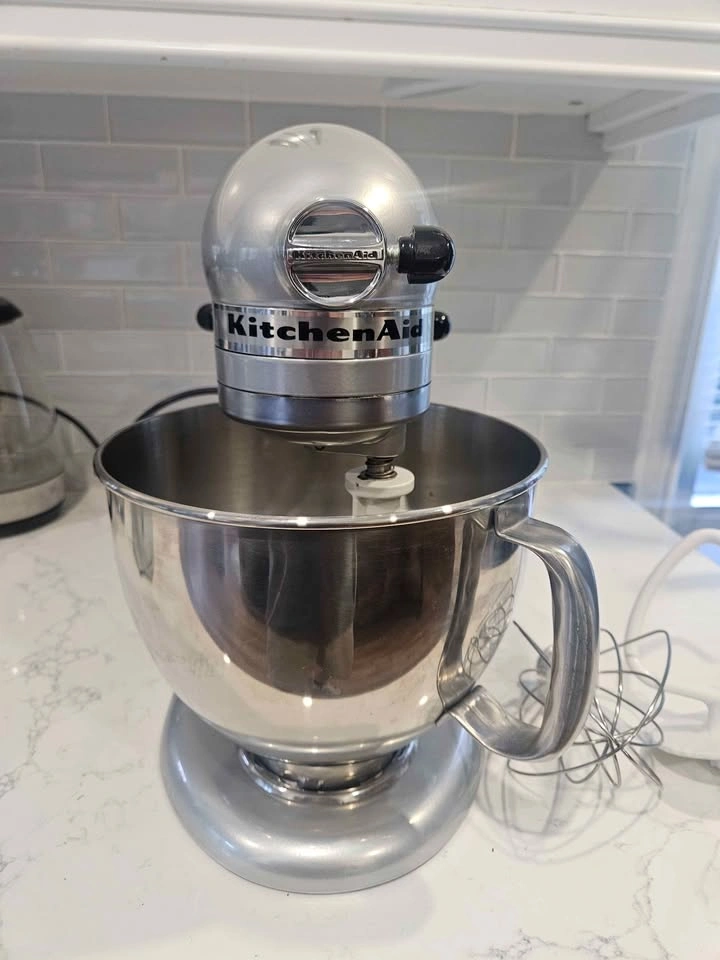 KitchenAid Artisan 5-Qt Stand Mixer - Metallic Chrome - Complete - photo 5