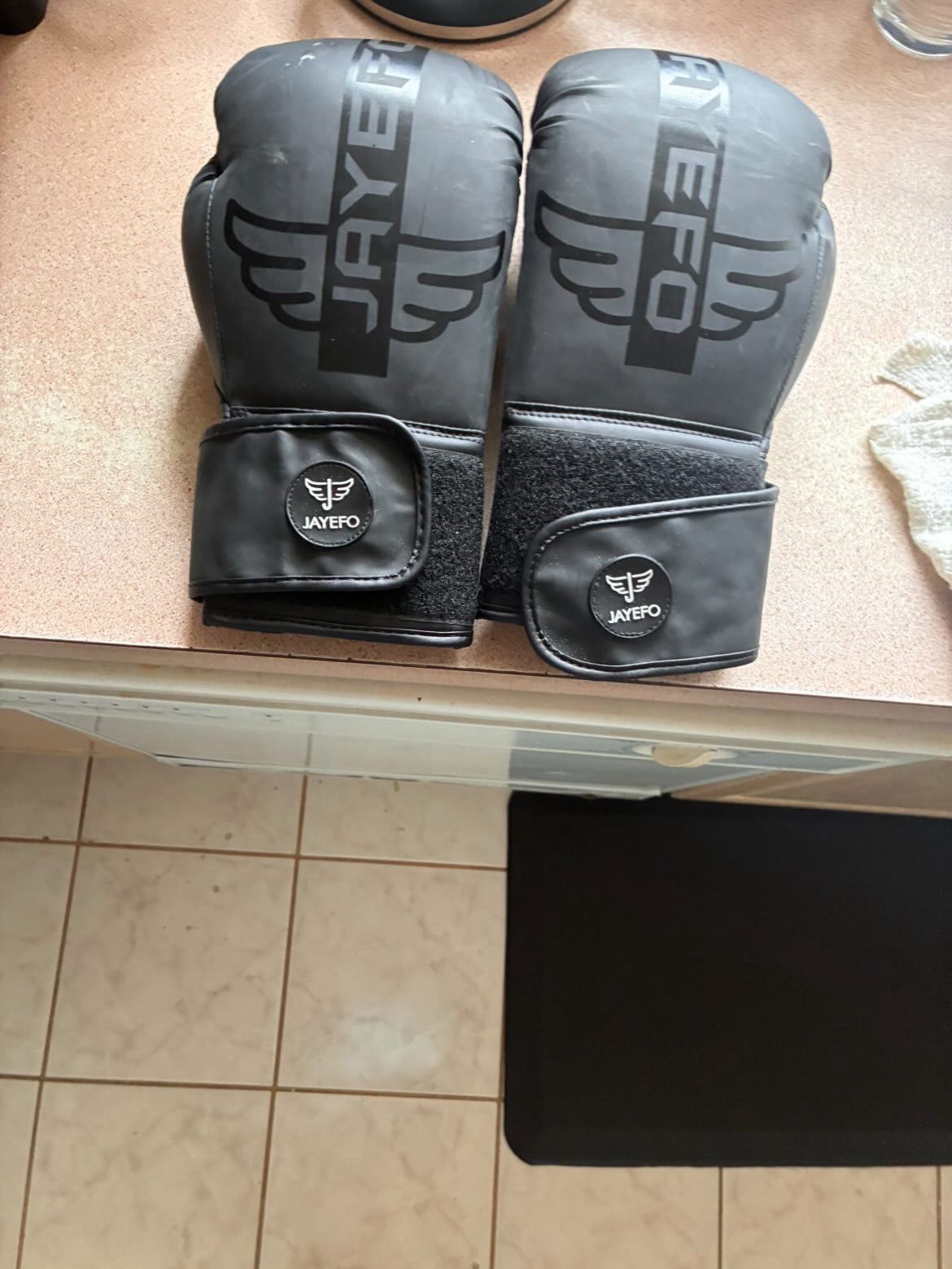 8 oz boxing gloves - photo 2