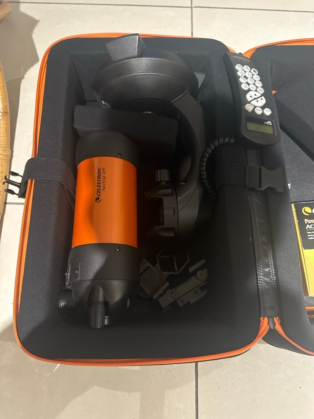 Celestron 4SE computerized With Carrying case