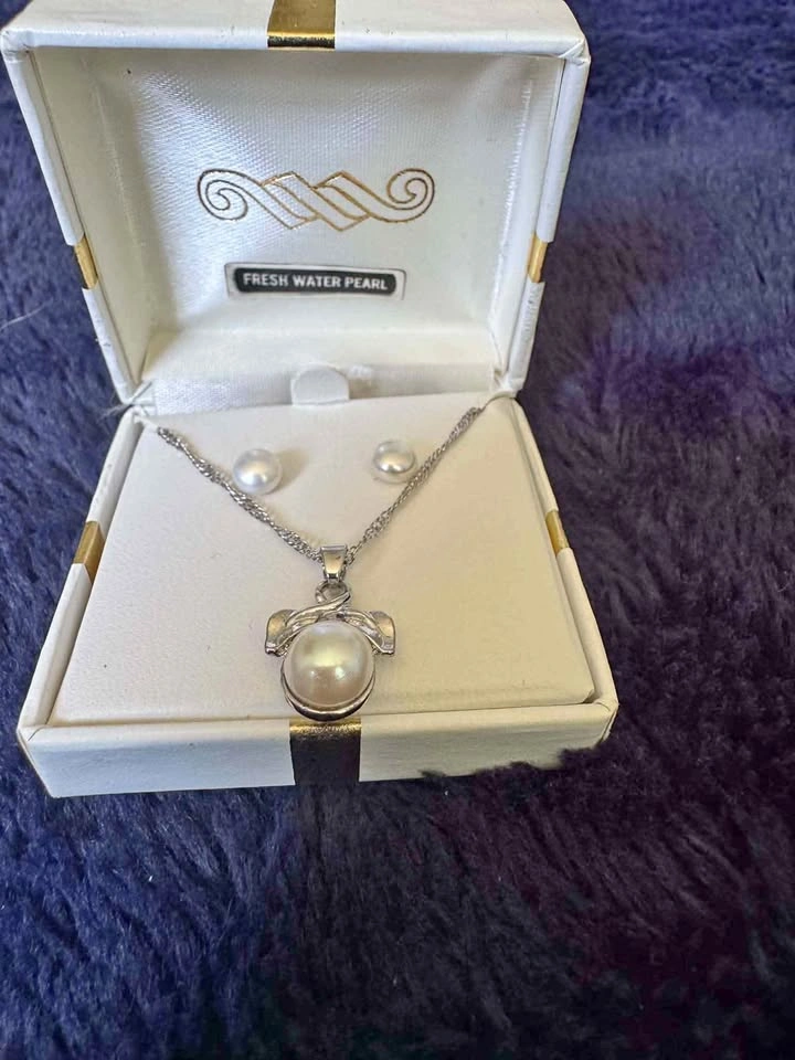 BNWT Fresh Water Pearls Jewelry Set
