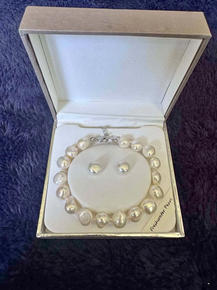 BNWT Fresh Water Pearls Jewelry Set