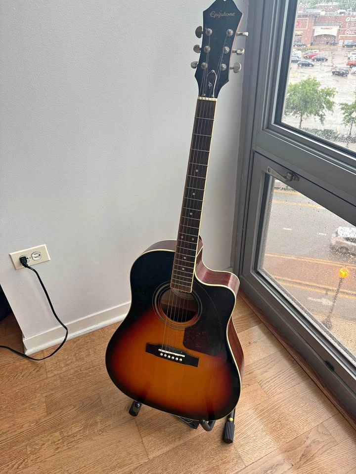 Epiphone guitar model AJ 220SCE/VS