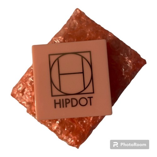 HIPDOT Single Face Highlighter in Sheer (Shimmery Champagne)
