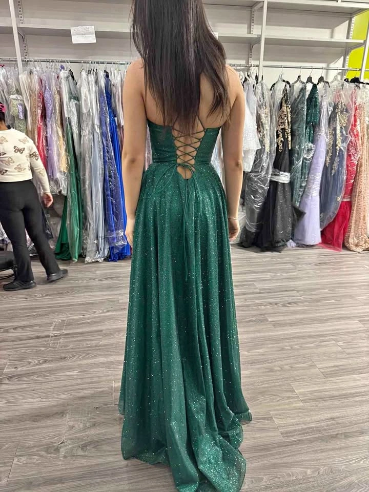 For Sale: Stunning Emerald Green Prom Dress (Size 4)