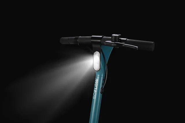 2025 Premium Escooter - 30 km Range - Max 720Watt Motor image indicator(3)