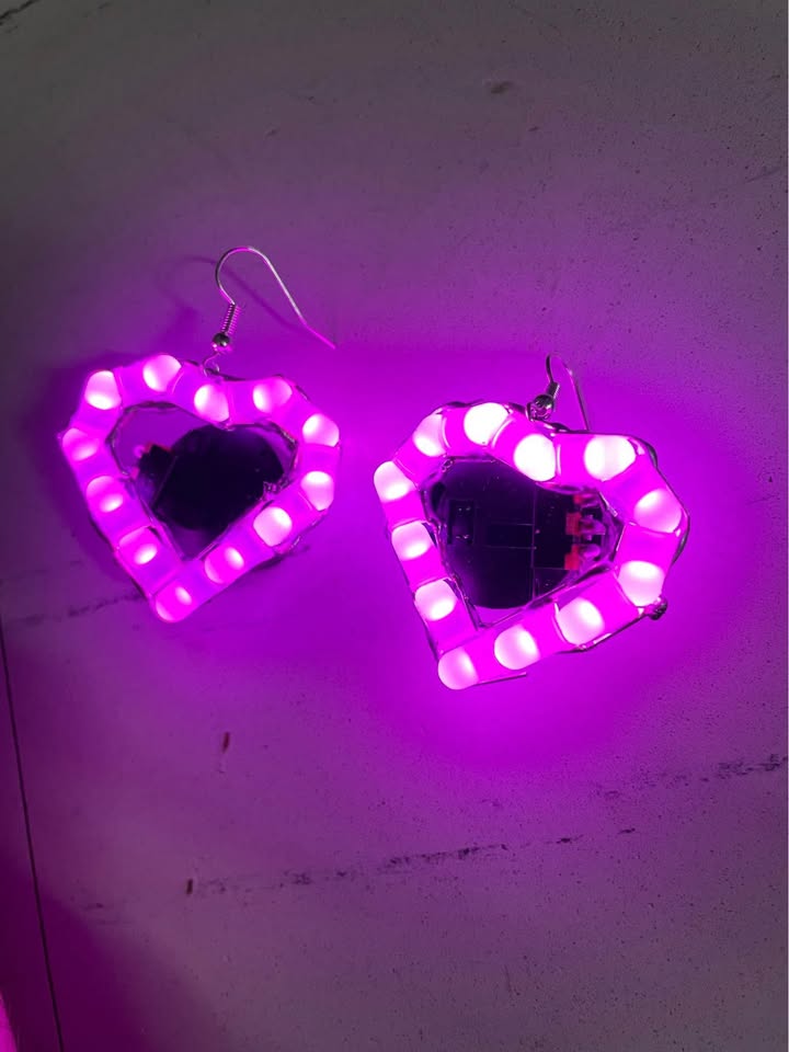 LED light up Pink Heart Ear Rings - photo 2