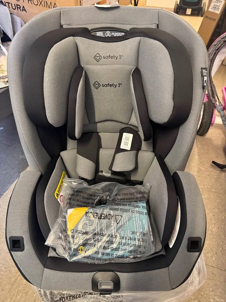 Safety 1st EverSlim All in 1 Convertible Car Seat - NEW