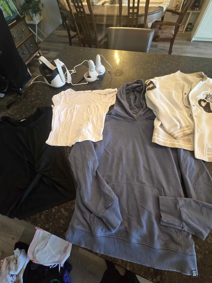 Women's Clothing Bundle - photo 2