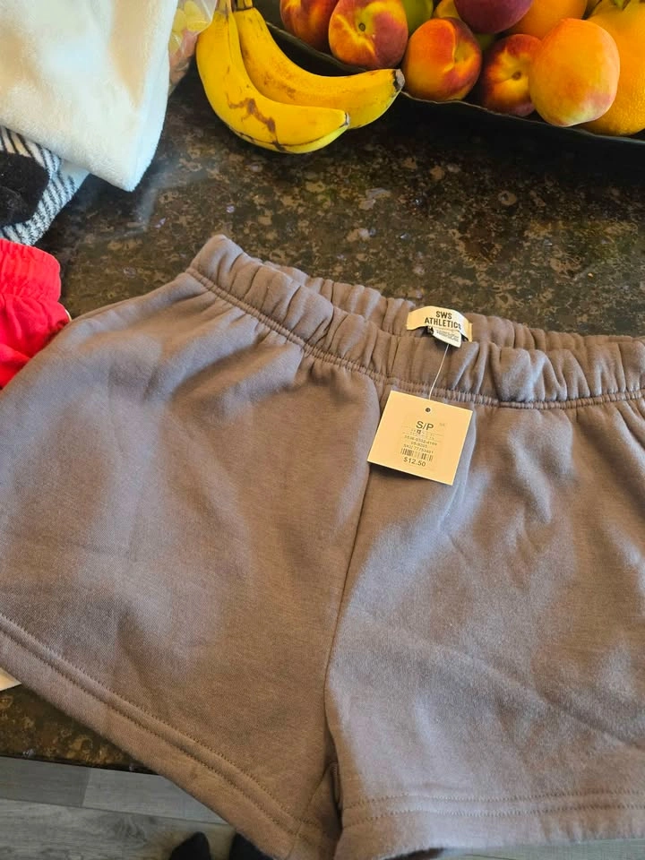 Clothing lot - photo 4