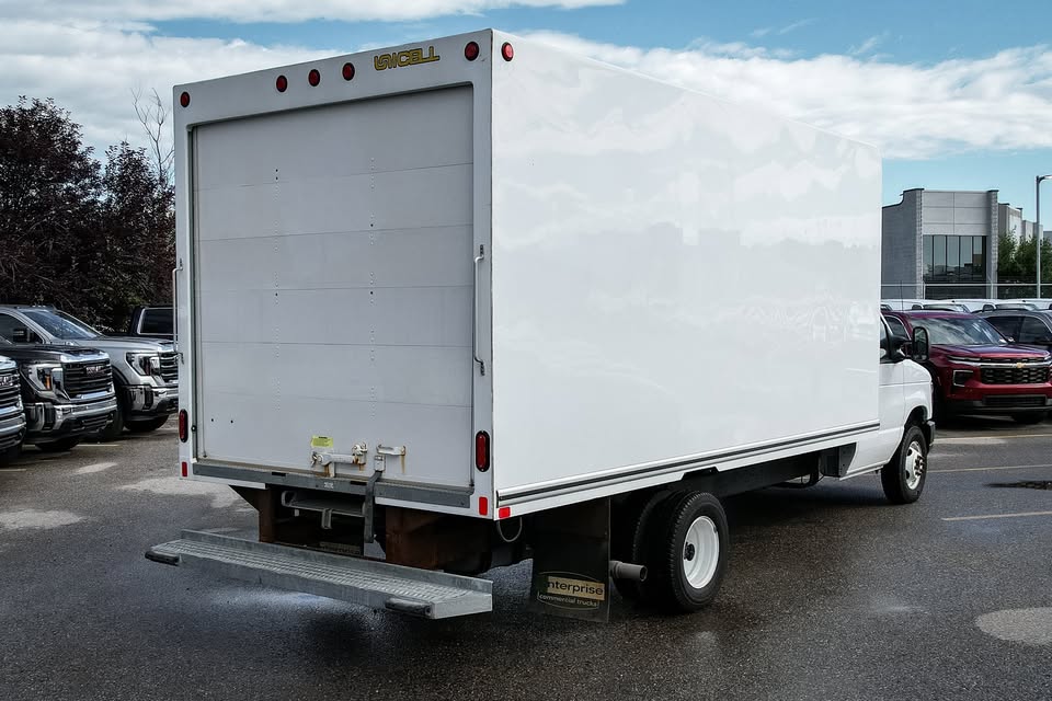 2024 Ford e-series cutaway drw 16' cube van - photo 4