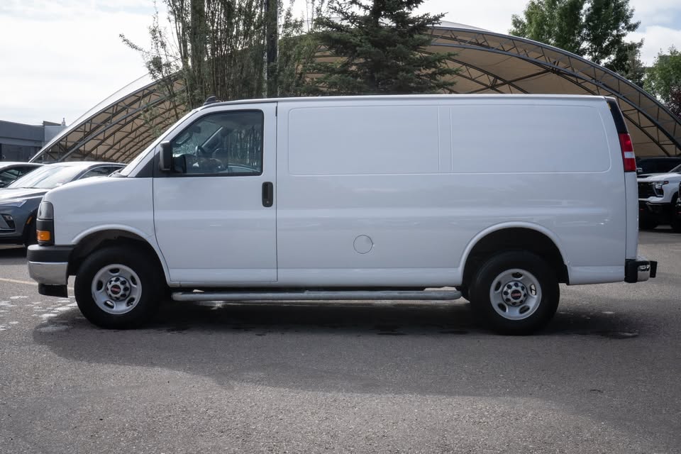2023 GMC Savanna Cargo Van RWD - photo 2