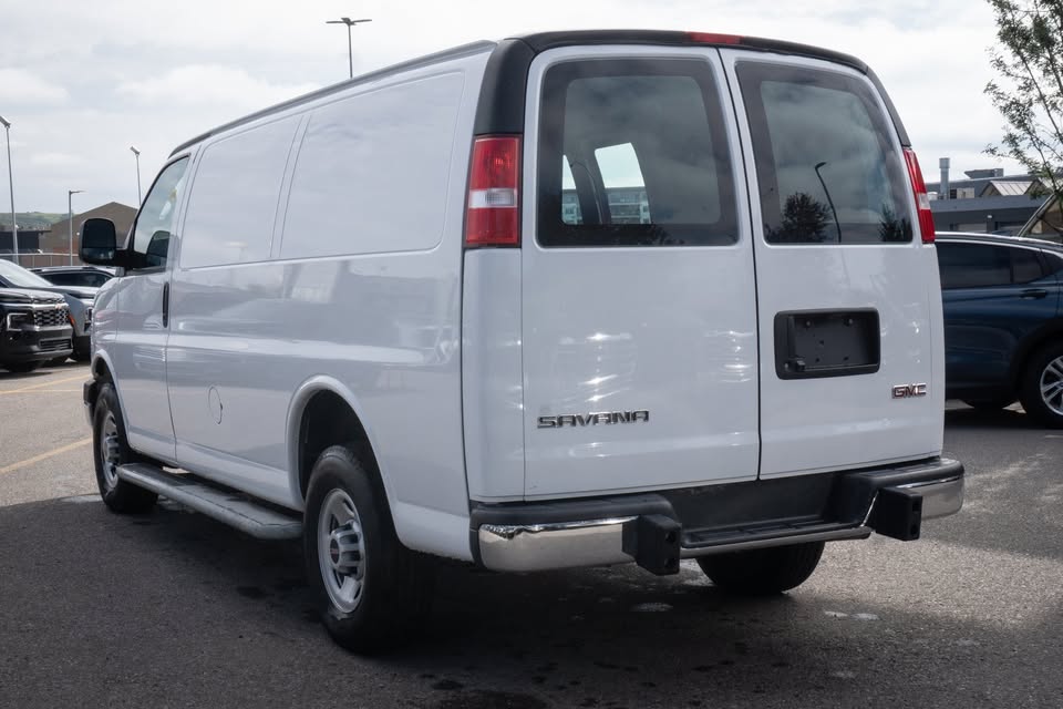 2023 GMC Savanna Cargo Van RWD - photo 3