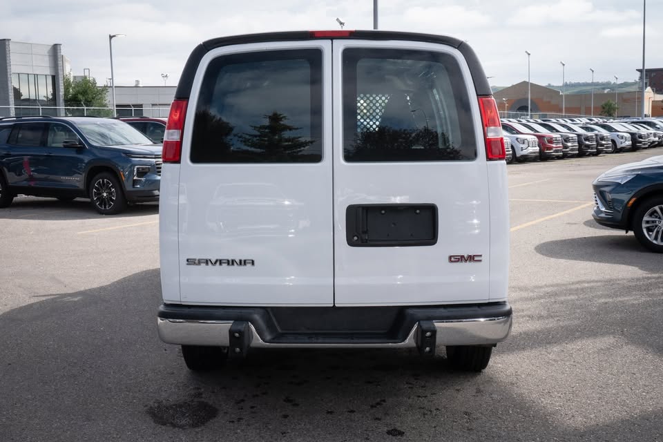2023 GMC Savanna Cargo Van RWD - photo 4