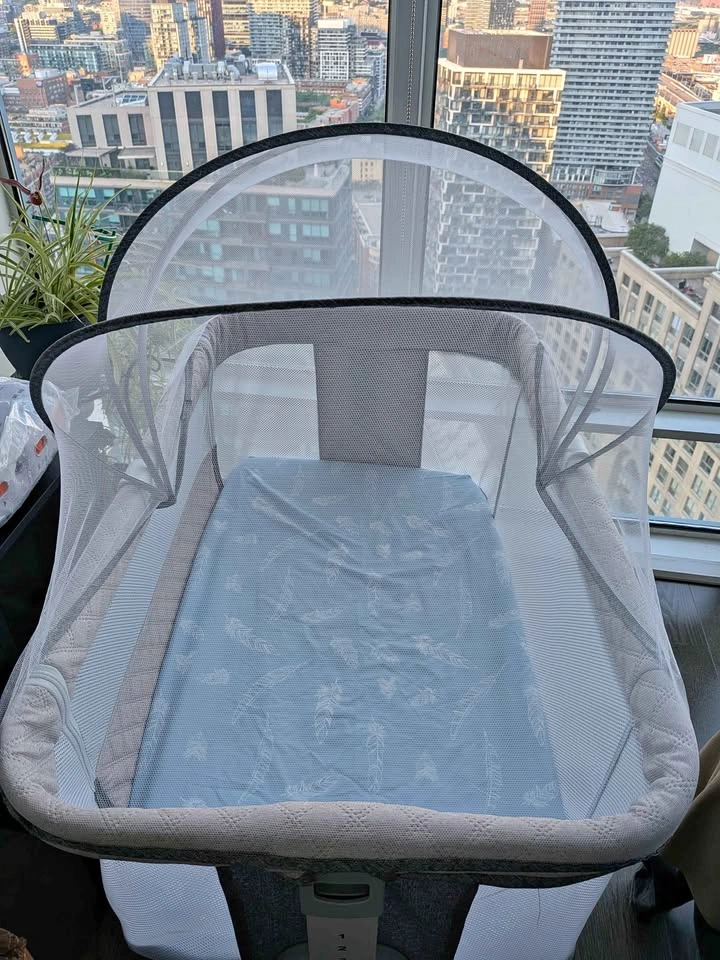 Baby Bassinet with mattress protectors