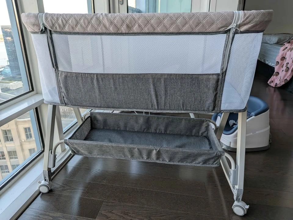 Baby Bassinet with mattress protectors - photo 5