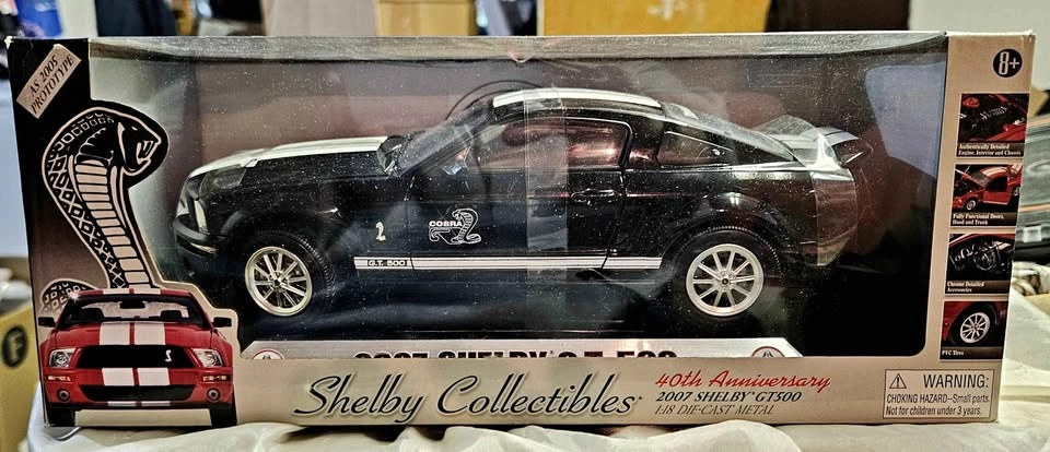 Shelby Collectibles 2007 Shelby GT500 1:18 Die-Cast Metal Car
