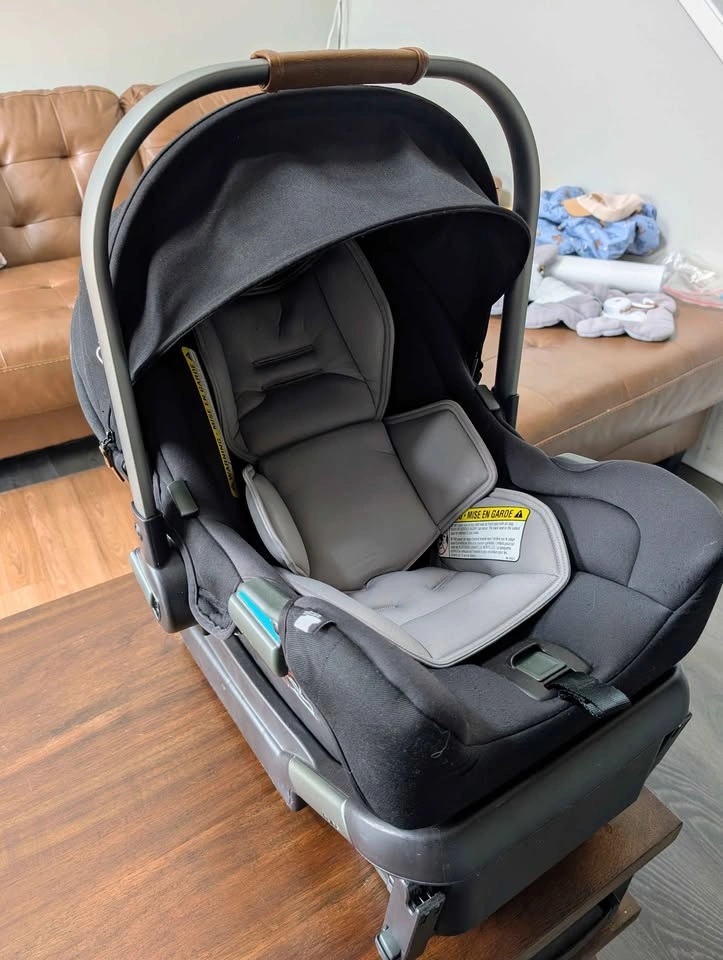 Nuna TAVO Infant Car Seat + Base | Excellent Condition - photo 2