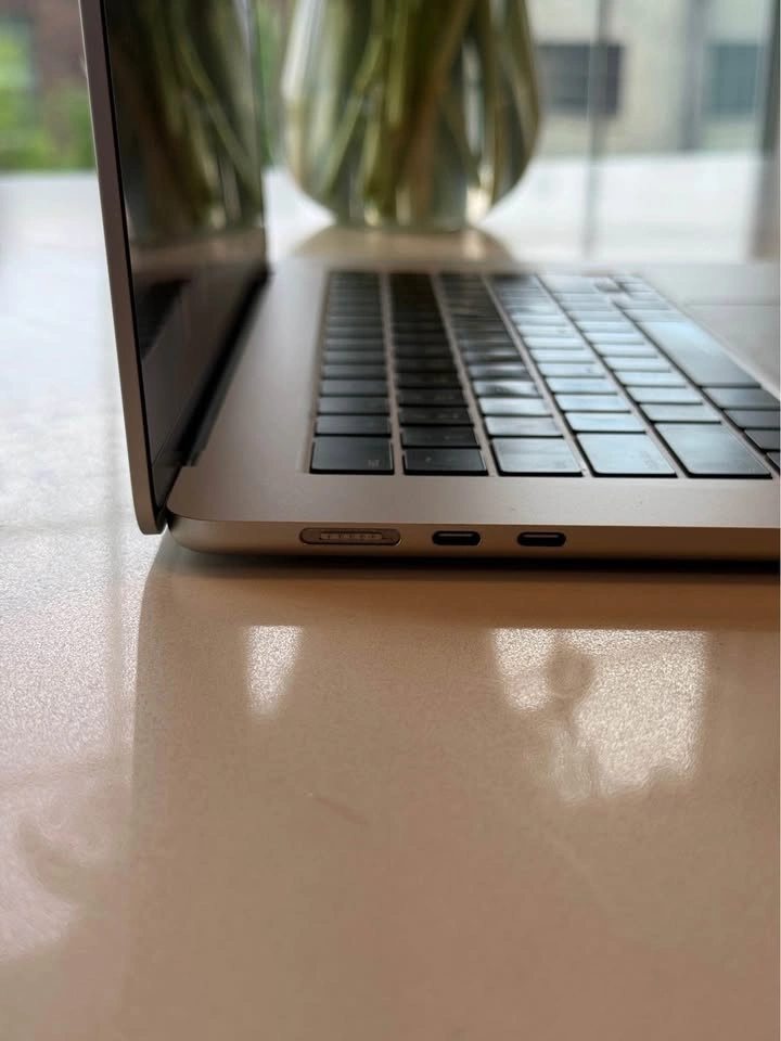 2024 - 15-inch M3 MacBook Air - photo 2