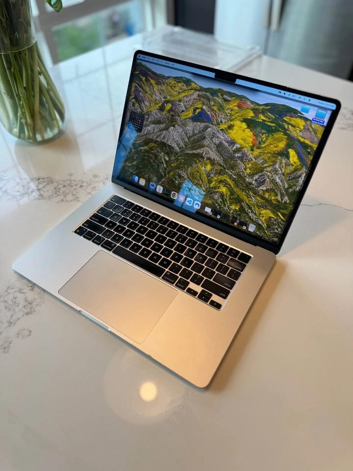2024 - 15-inch M3 MacBook Air - photo 3