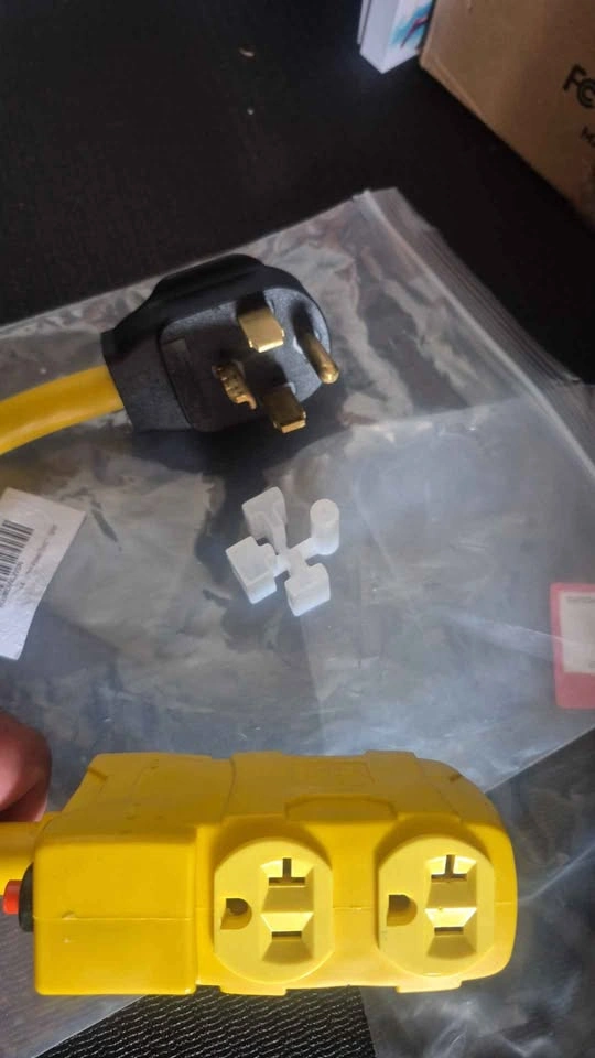 14-30P to 4-Outlet 5-15R/5-20R 1.5ft 10AWG Power Adapter - photo 3