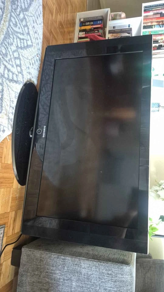 Samsung 40-inch LCD television works 100% perfect - photo 2