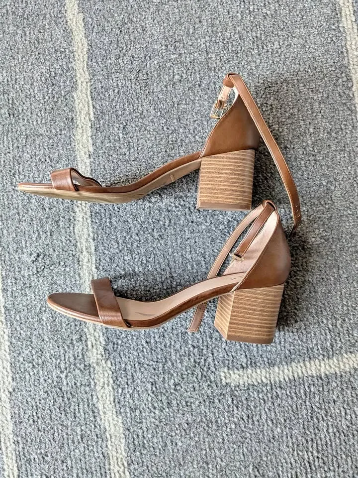 Brown dress shoes size 9 thumbnail