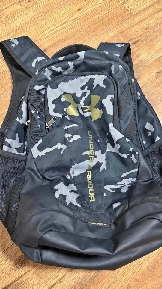 5$ UNDER ARMOUR Laptop bag for someone in need.