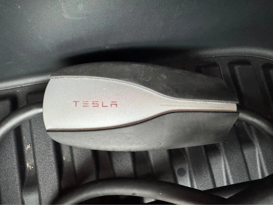 Tesla Mobile Charger 120v/240v - photo 2